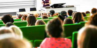 Students in lecture hall Students sitting in a lecture at the beginning of the study.